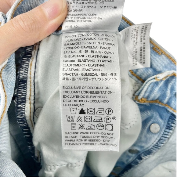 Levi’s Premium Wedgie Straight Light Wash Denim Size 26 - Picture 8 of 8